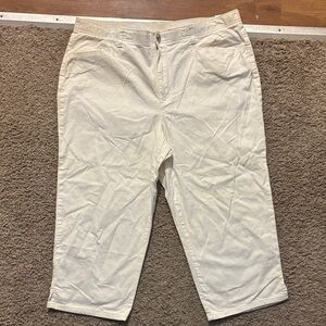 Gloria Vanderbilt Woman’s 16 White Denim Capris Gently Used